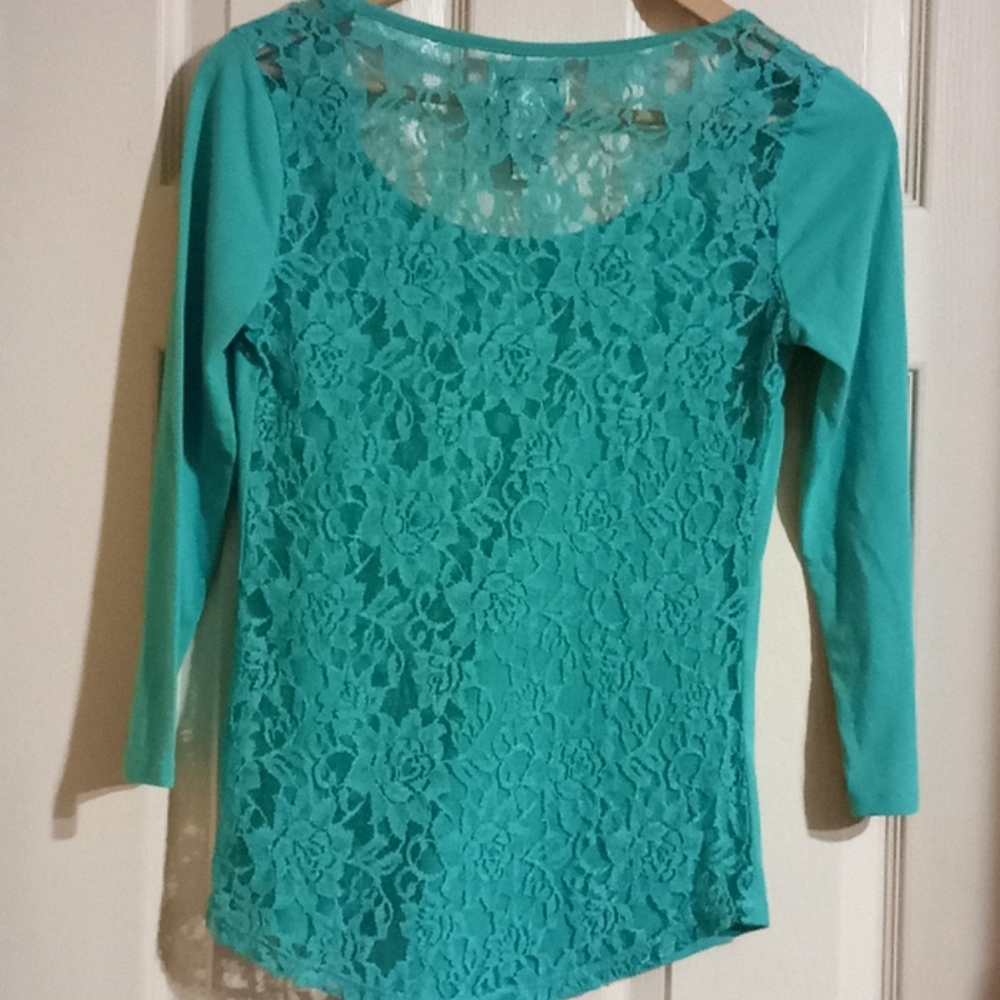 SO 3/4 sleeve lace back sz S Long (910)